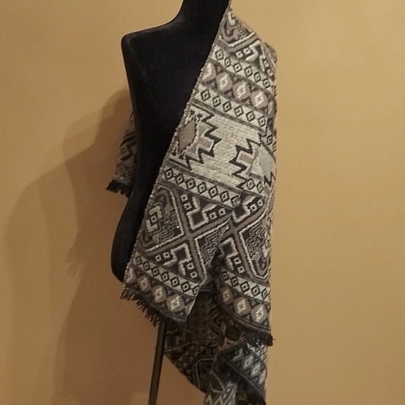 Abercrombie & Fitch Blanket Wrap - Picture 1 of 8